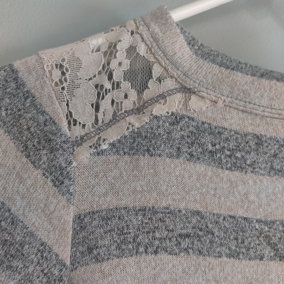 Women's top - Picture 3 of 5